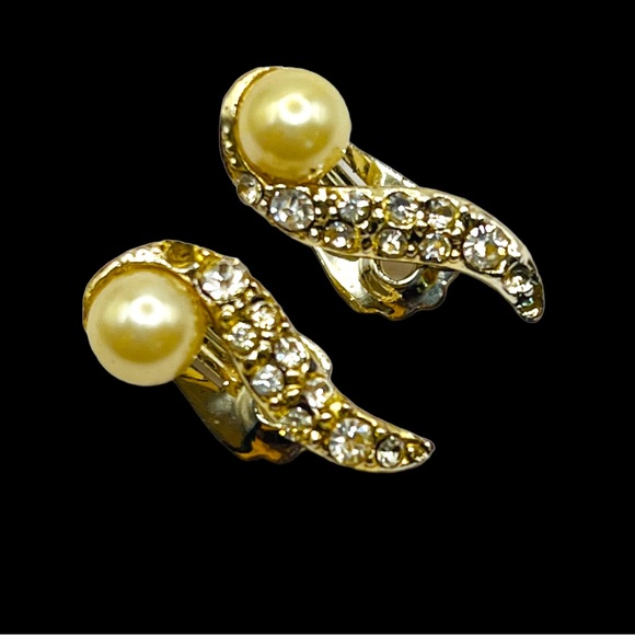 Elegant Gold and Silver Crescent Vintage Earrings with Pearls - Picture 8 of 8